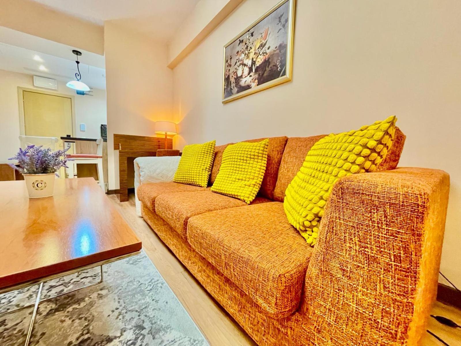 Royal Studio Apartment With A Perfect View - Yamaluxe Bukareszt Zewnętrze zdjęcie