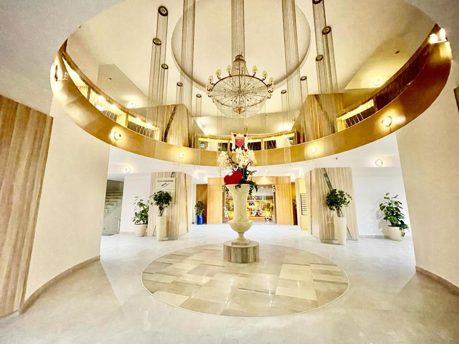 Royal Studio Apartment With A Perfect View - Yamaluxe Bukareszt Zewnętrze zdjęcie