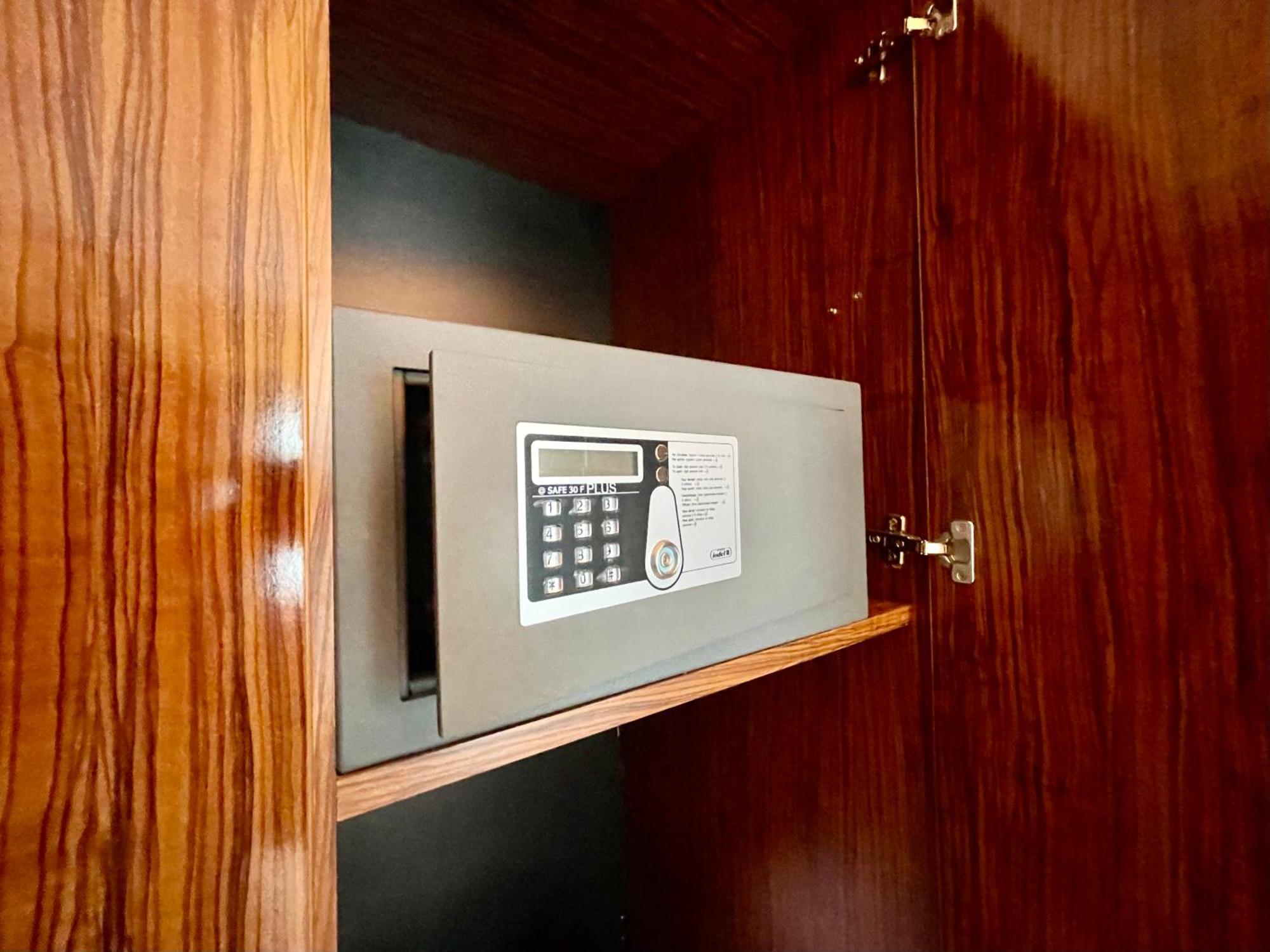 Royal Studio Apartment With A Perfect View - Yamaluxe Bukareszt Zewnętrze zdjęcie