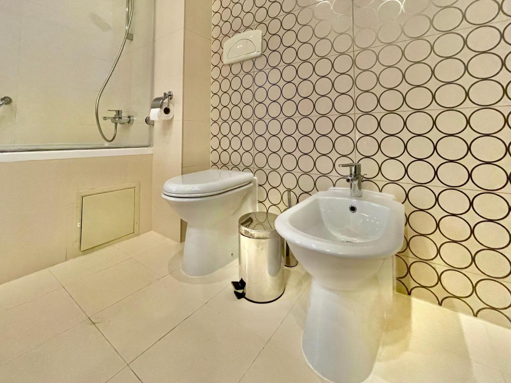 Royal Studio Apartment With A Perfect View - Yamaluxe Bukareszt Zewnętrze zdjęcie